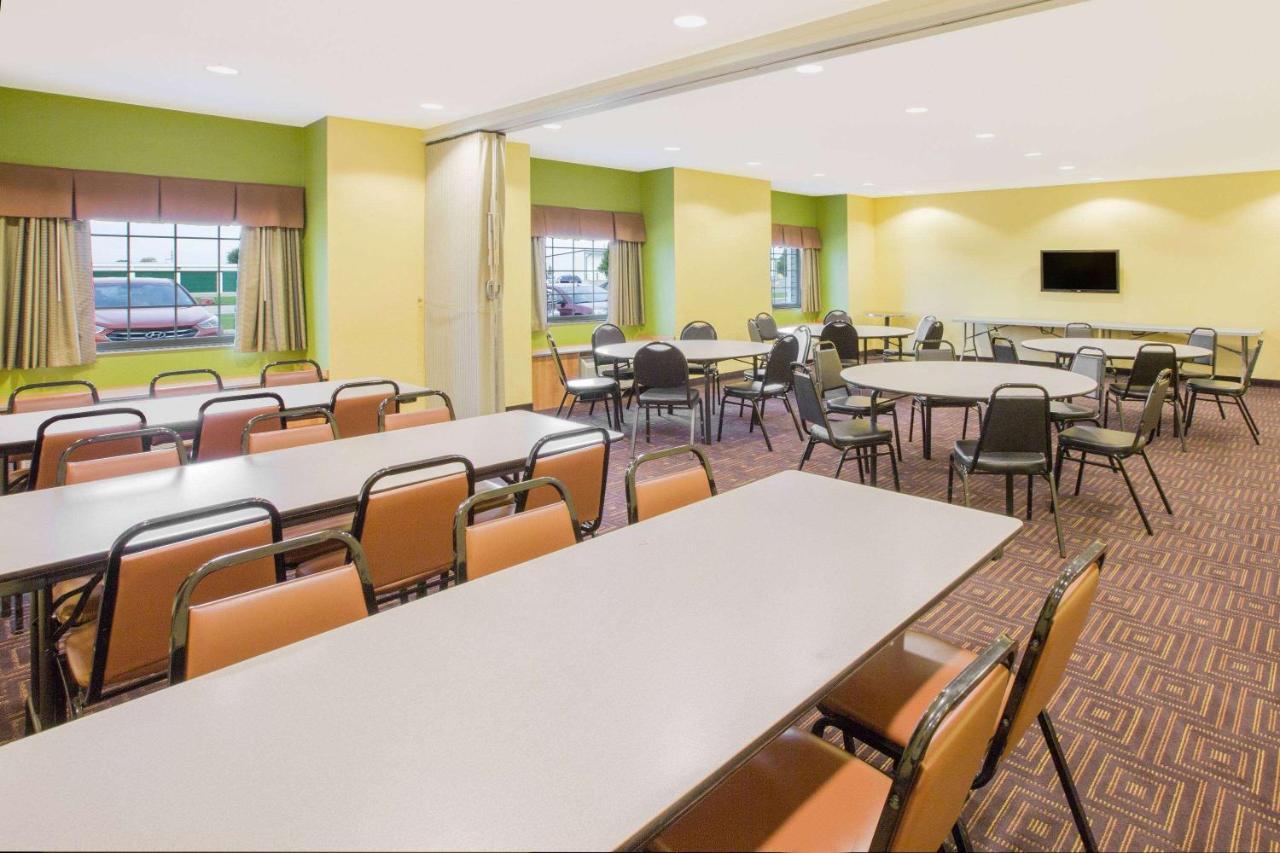 Microtel Inn & Suites By Wyndham Delphos Exteriör bild